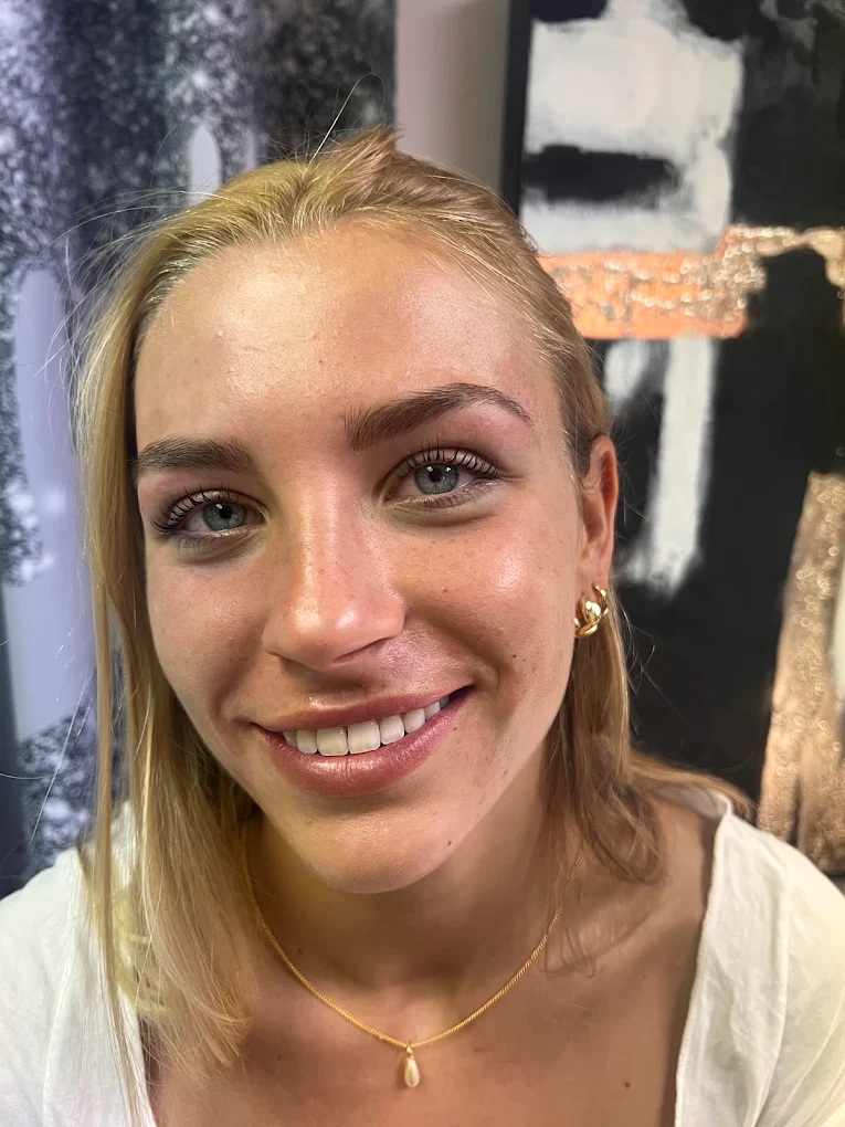 Natural-looking lash enhancement
