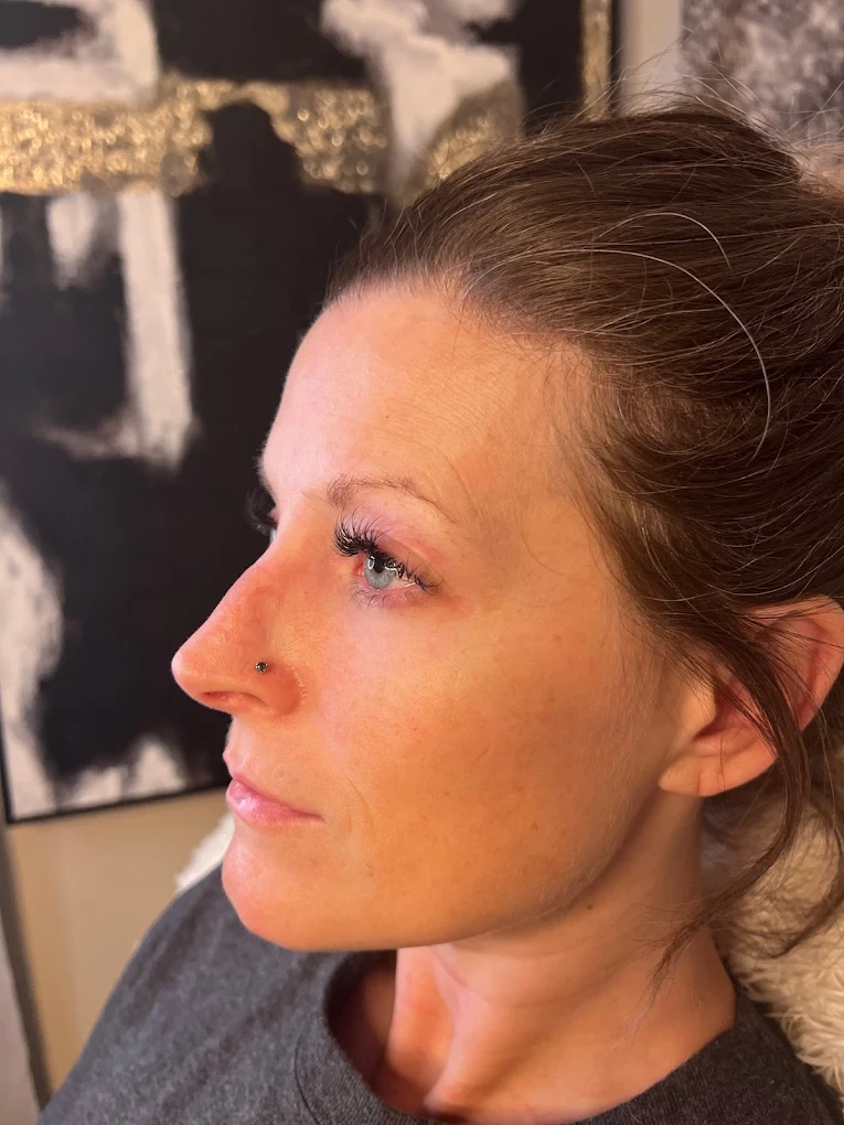 Side profile of finished lash set